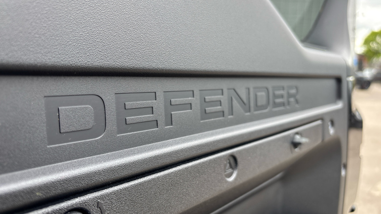 Land Rover Defender 90 Diesel 3.0 D250 Hard Top SE Auto